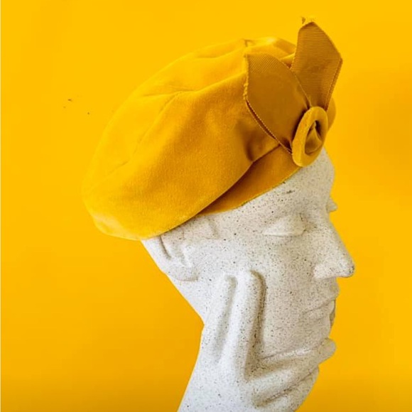 Vintage 1960’s Mustard Yellow Beret - Picture 2 of 2